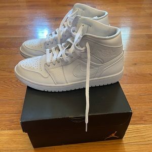 Air Jordan 1 Mid ‘Triple White’//Size 9.5//VNDS//$90
